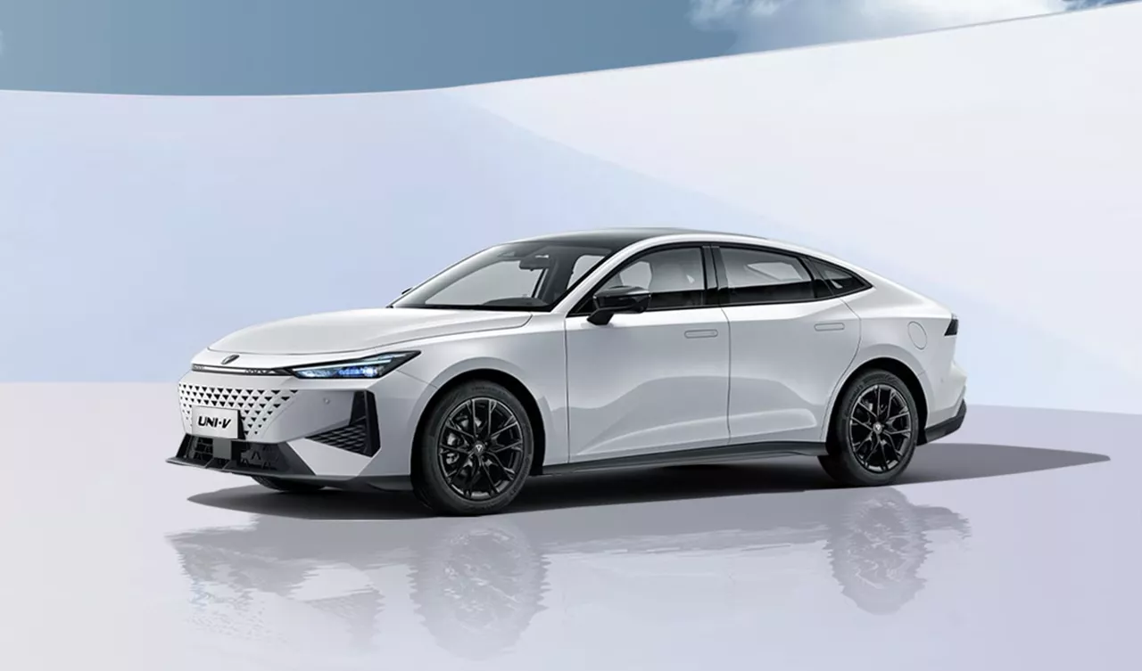 Changan UNI-V получит мощную версию с «автоматом» и полным приводом