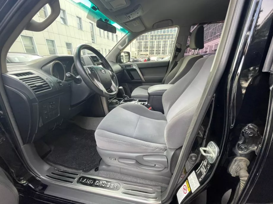 Toyota Land Cruiser Prado 2013