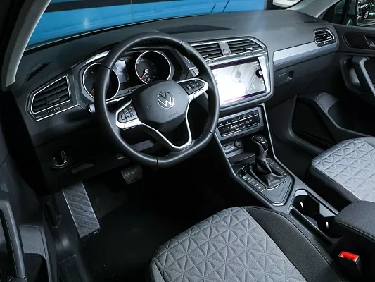Volkswagen Tiguan Status 1.4 AMT 150 л.c. роб. бензин