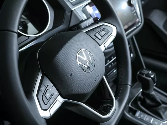 Volkswagen Tiguan Status 1.4 AMT 150 л.c. роб. бензин