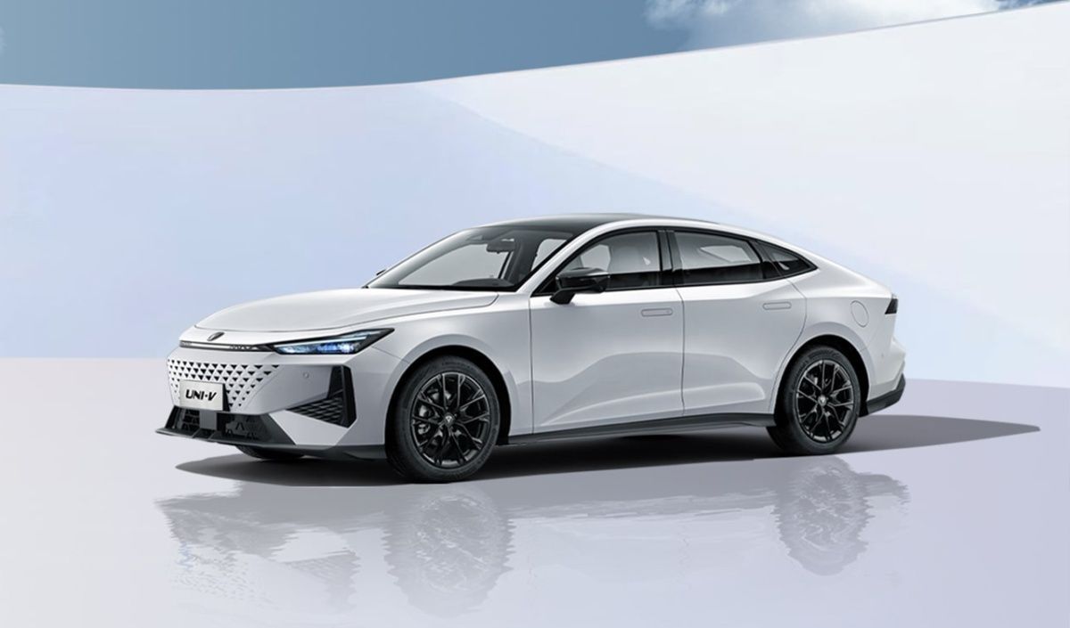Changan UNI-V получит мощную версию с «автоматом» и полным приводом