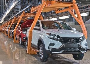 Автодилеры сообщили, что российских автомобилей в наличии осталось мало.
