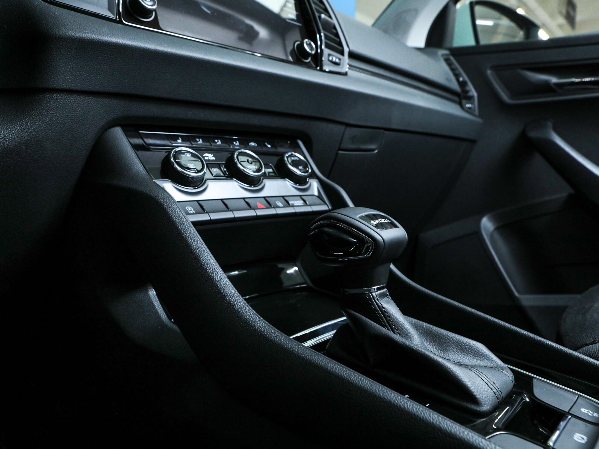 Skoda Karoq Active 1.4 AT 150 л.c. авт. бензин