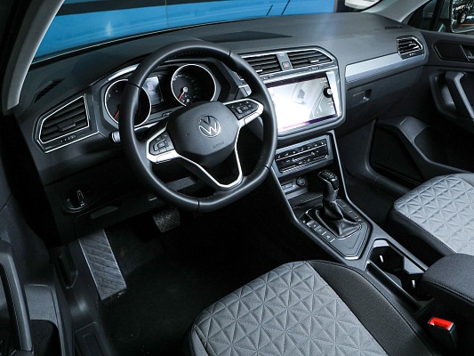 Volkswagen Tiguan Status 1.4 AMT 150 л.c. роб. бензин