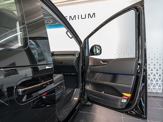 Hyundai Staria Premium 2.2d AT Black