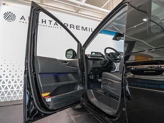 Hyundai Staria Premium 2.2d AT Black