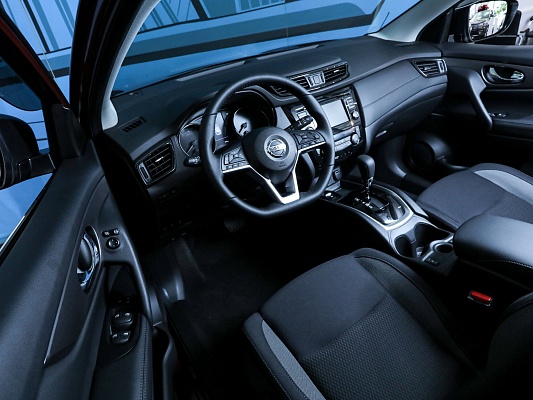 Nissan Qashqai SE+ 2.0 CVT 144 л.c. 4x4 вар. бензин red