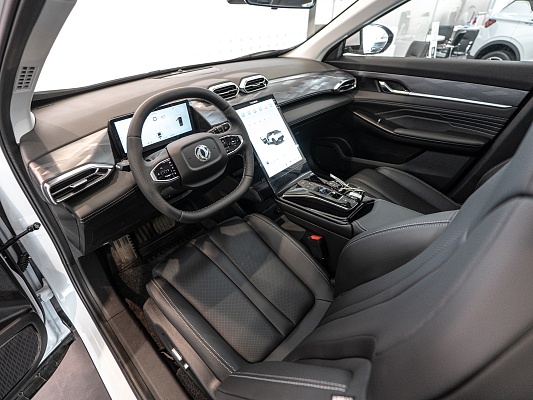 Dongfeng Mage Progressive 1.5 AMT White Black 5334