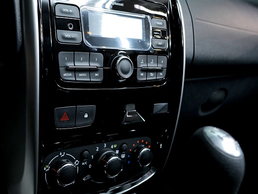 Nissan Terrano Comfort 1.6 MT 114 л.c. мех. бензин