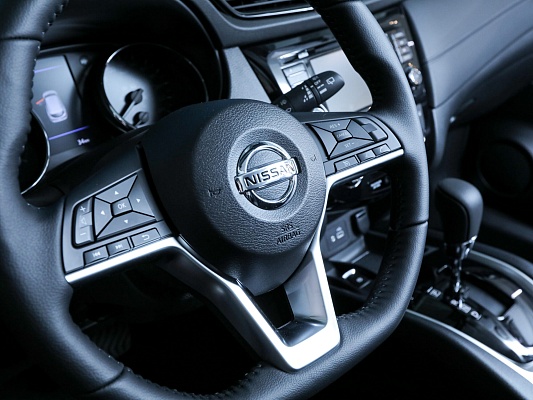 Nissan Qashqai SE+ 2.0 CVT 144 л.c. 4x4 вар. бензин red