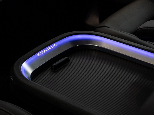 Hyundai Staria Premium 2.2d AT Black
