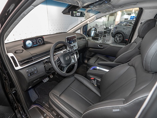 Hyundai Staria Premium 2.2d AT Black