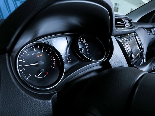 Nissan Qashqai SE+ 2.0 CVT 144 л.c. 4x4 вар. бензин red