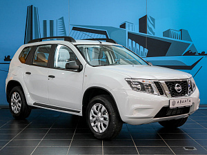 Nissan Terrano Comfort 1.6 MT