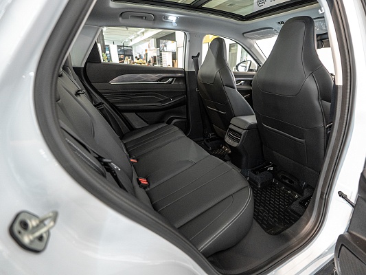 Dongfeng Mage Progressive 1.5 AMT White Black 5334