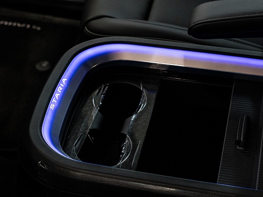 Hyundai Staria Premium 2.2d AT Black