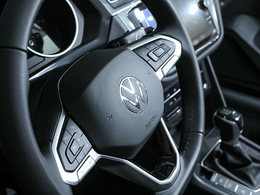 Volkswagen Tiguan Status 1.4 AMT 150 л.c. роб. бензин