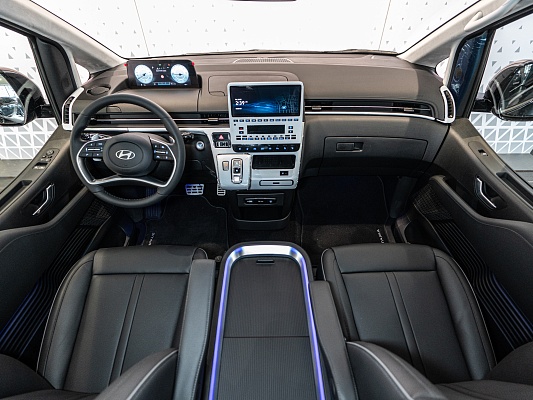 Hyundai Staria Premium 2.2d AT Black