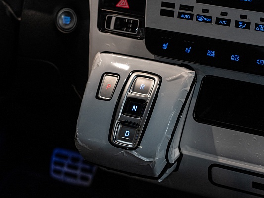 Hyundai Staria Premium 2.2d AT Black