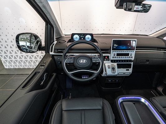 Hyundai Staria Premium 2.2d AT Black